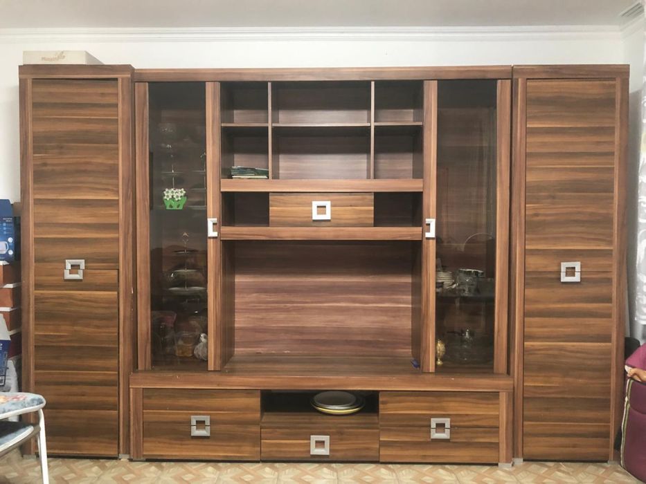 Продам стенку под телевизор