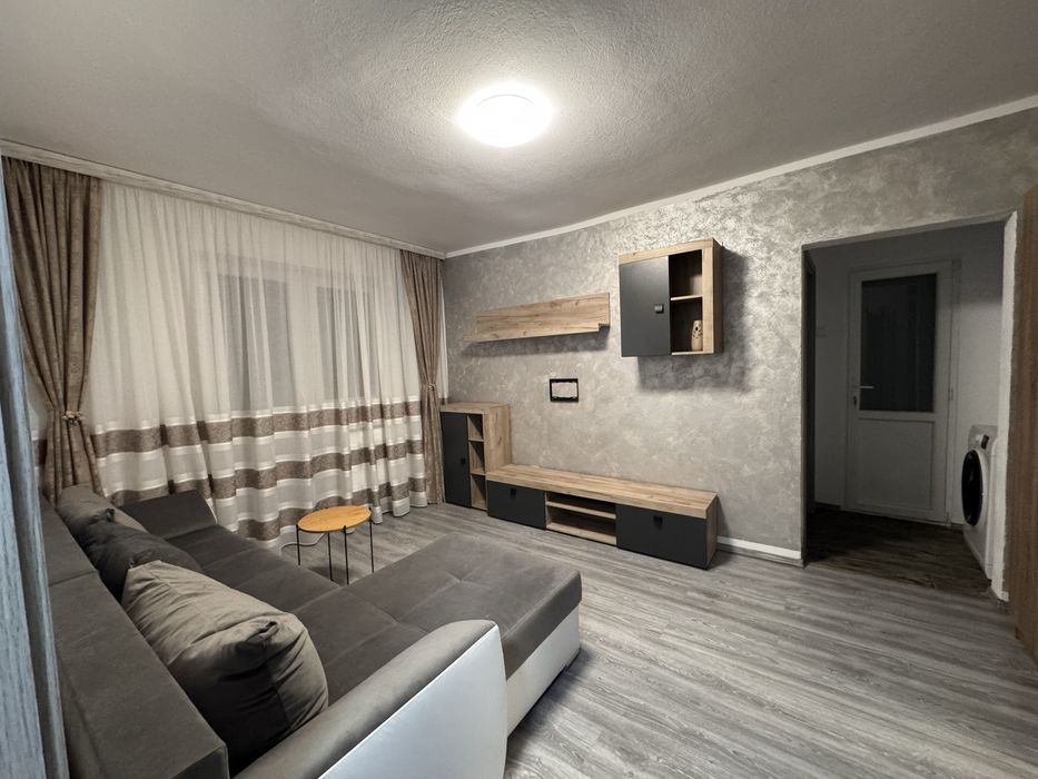 Inchiriez apartament