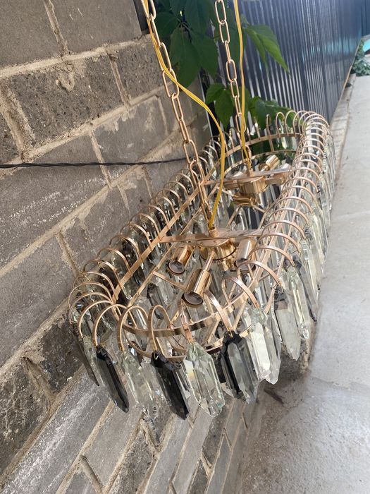 Продам новую красивую люстру