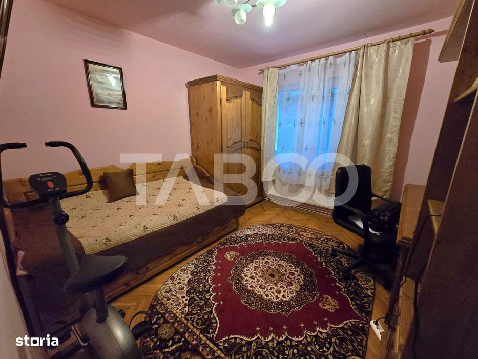 Apartament 3 camere decomandat 72 mpu 2 bai pivnita Vasile Aaron Sibiu