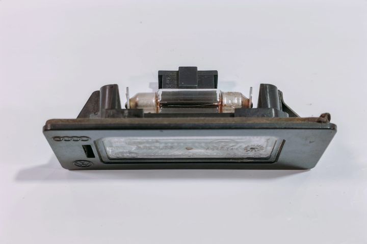 Lampa numar haion 8T0943021 Volkswagen VW Passat B6 seria