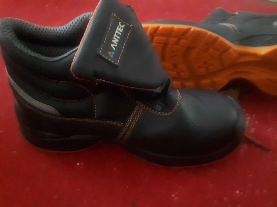 Ботинки рабочие демисезонные.