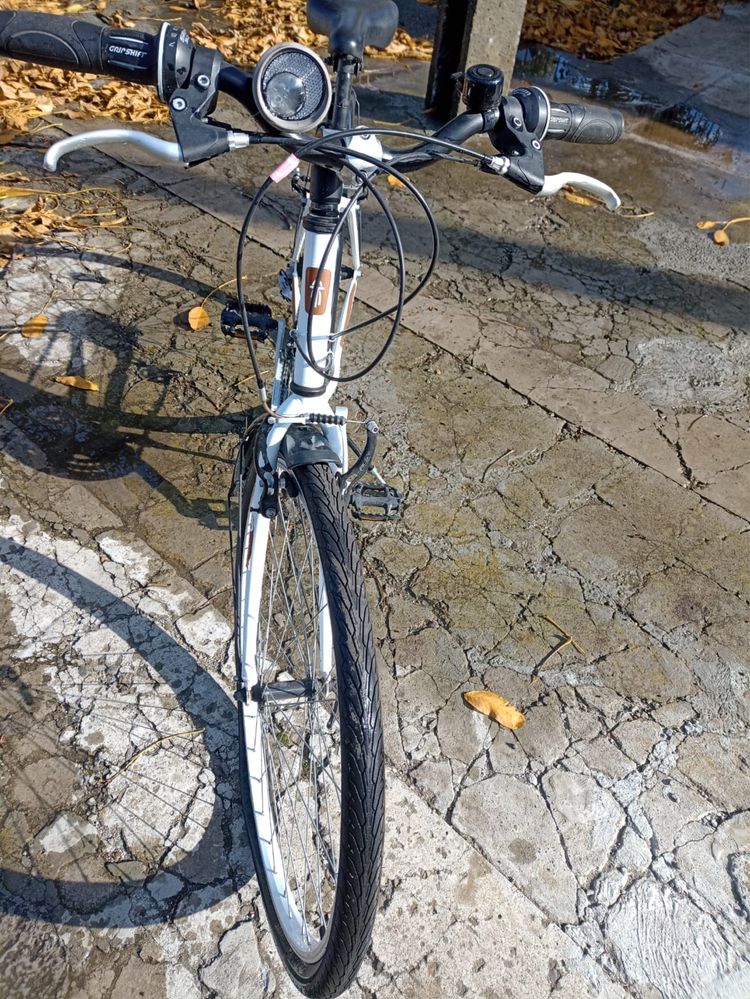 Bicicleta Btwin 28 noua Hutani OLX.ro