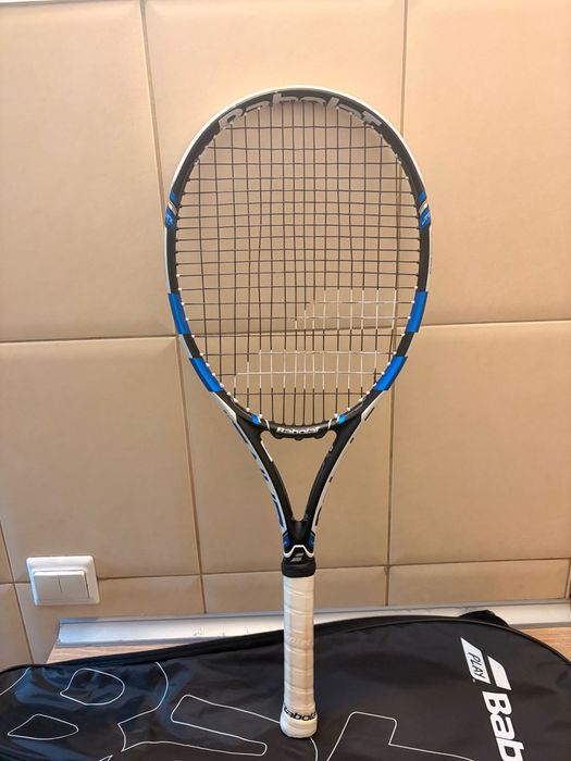 Rachetă Babolat “Pure Drive Lite” cu husă de protecție.