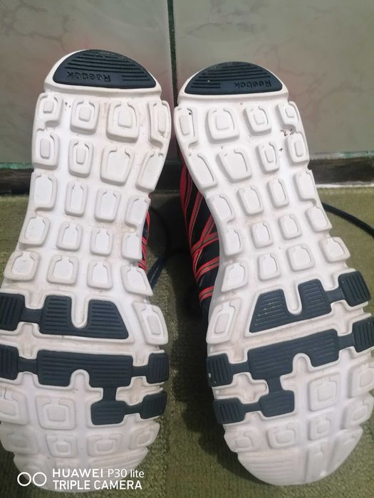 Adidași mărimea 42