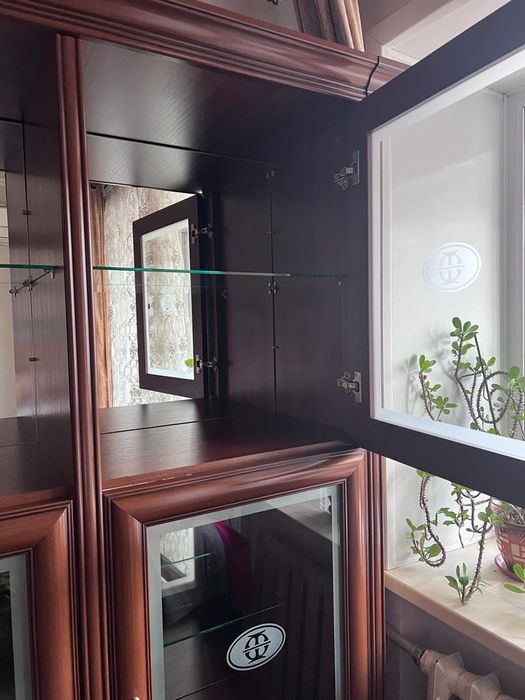 Продам шкаф витрина