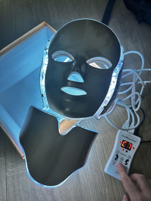 Masca faciala cu lumina LED