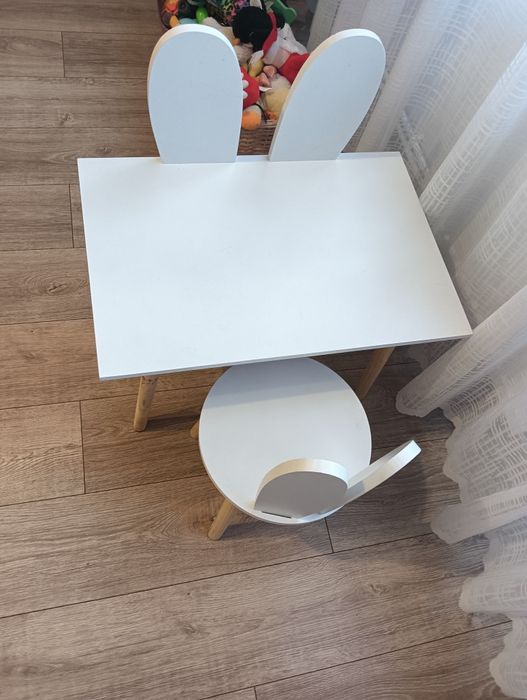 Măsuță și scaun lemn copil 2...6 ani stare foarte buna