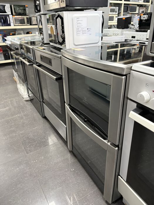 Свободностояща готварска печка  Electrolux EKI6763AOX с индукционен плот и две независими фурни.