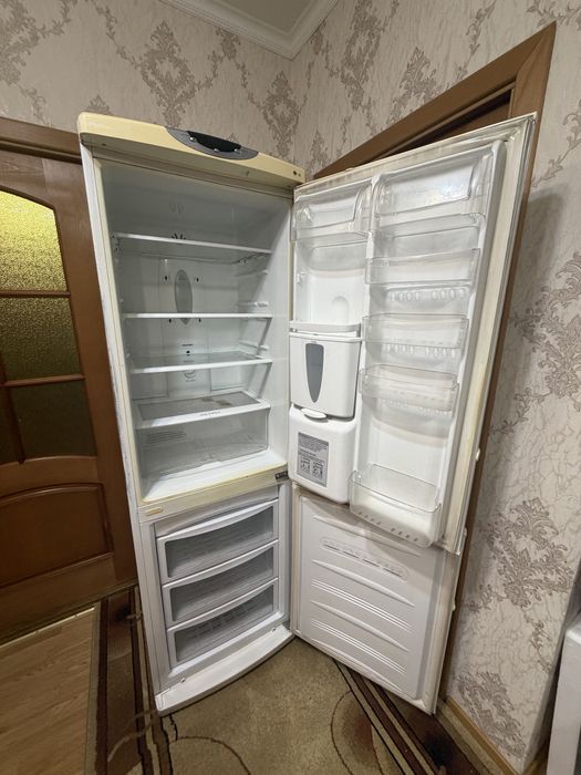 Продам Холодильник LG