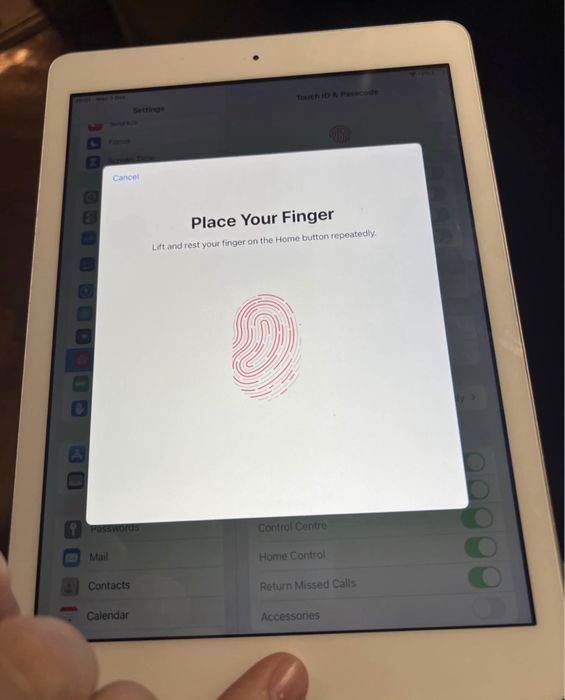 iPad gen 5, 32 gb, white