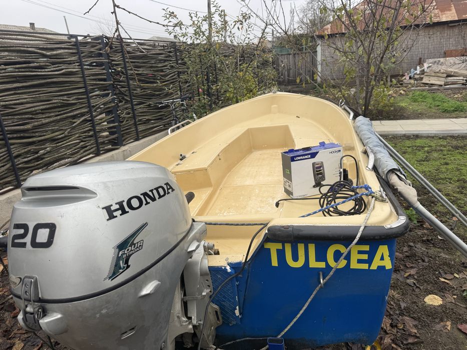 Barca cu motor si peridoc