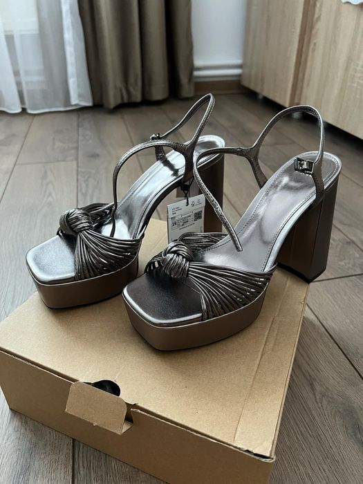 Sandale cu toc Mango