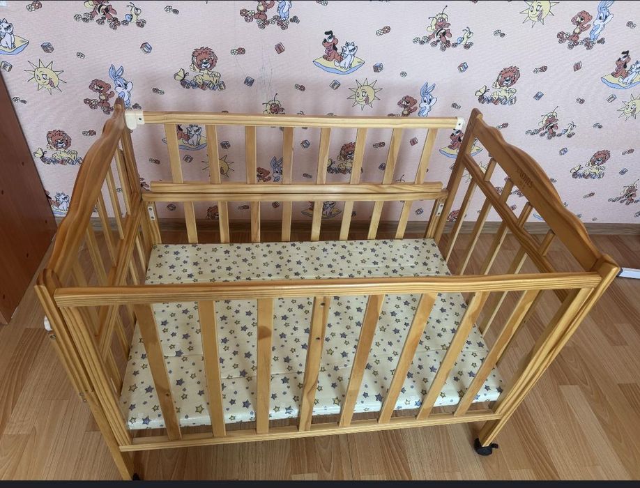 Продаётся детская деревянная кровать