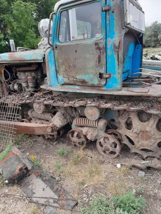 Продам гусеничный трактор.