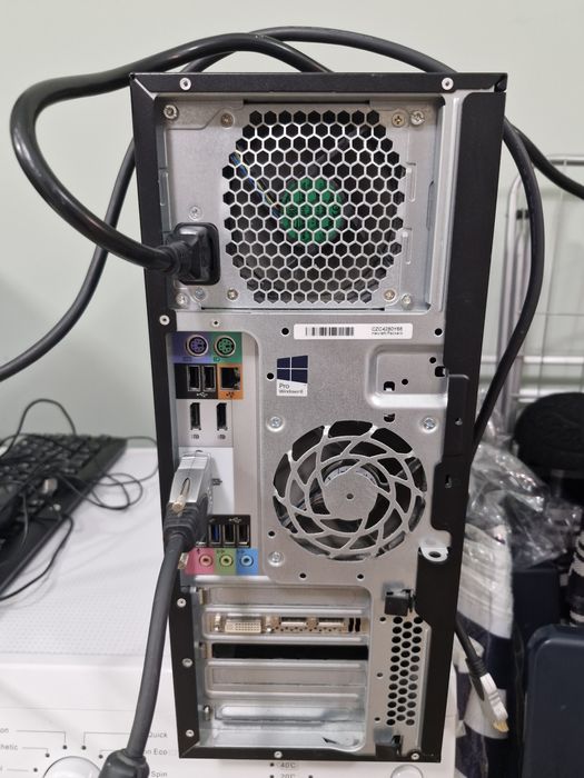 Продавам настолен компютър