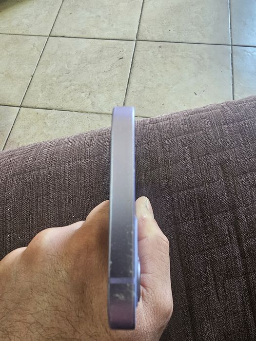 Продавам IPhone 12