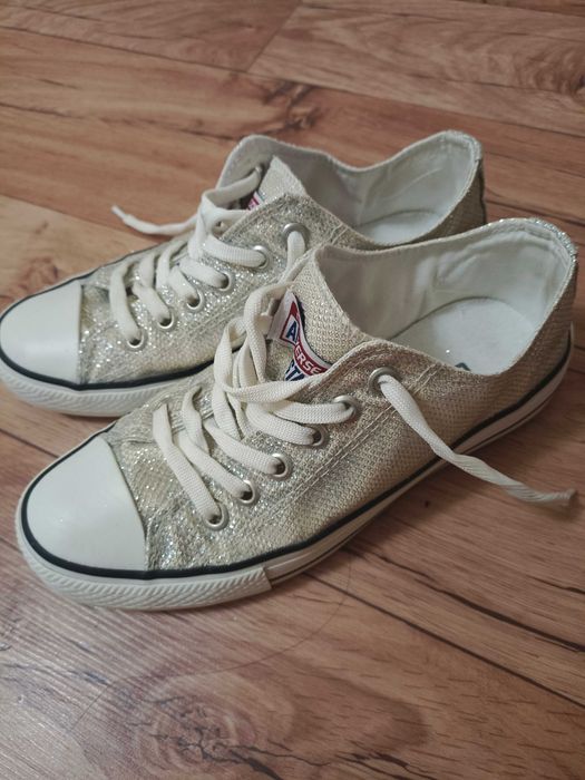 Продам кеды конверс