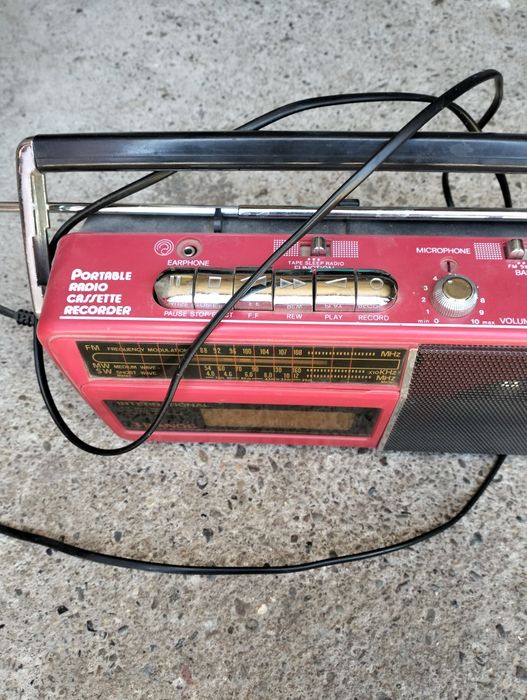 Радиокасетофон..