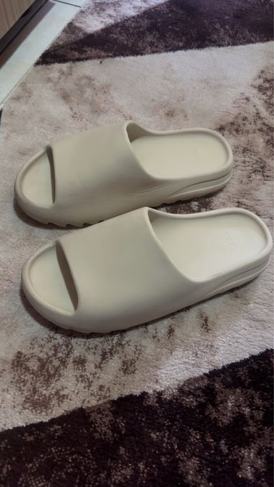 Adidas yeezy slide bone