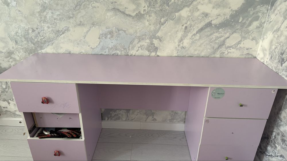 Детский писменный стол