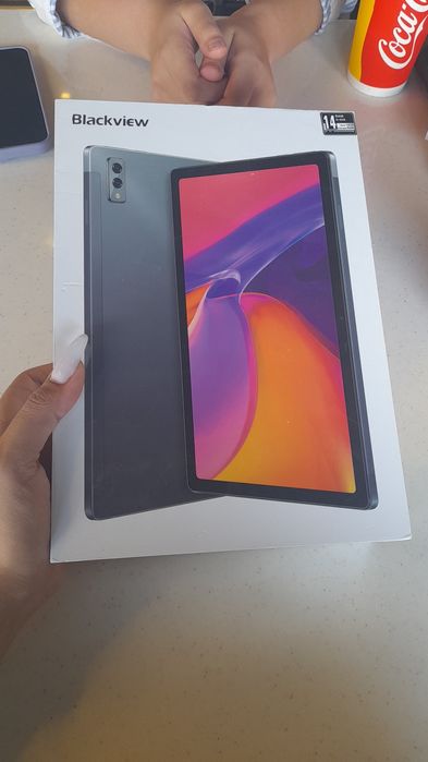 Planshet yengi upakofkasi ochilmagan