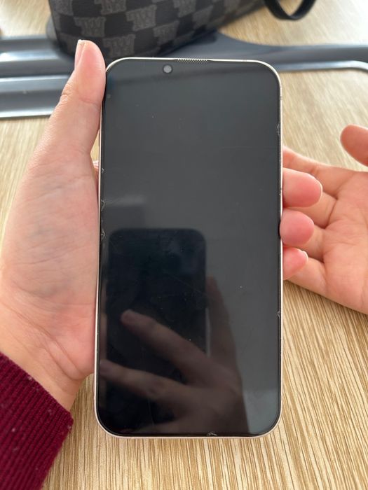 Продам телефон iphone13