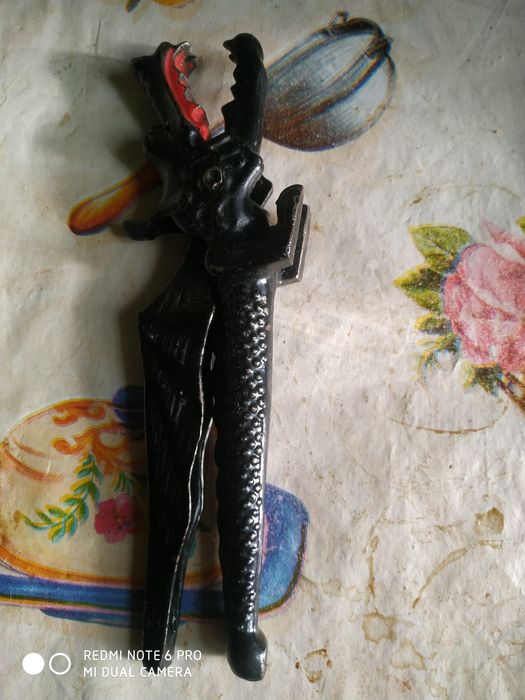 Продается орехокол ,"змей горыноч" ,лупа СССР