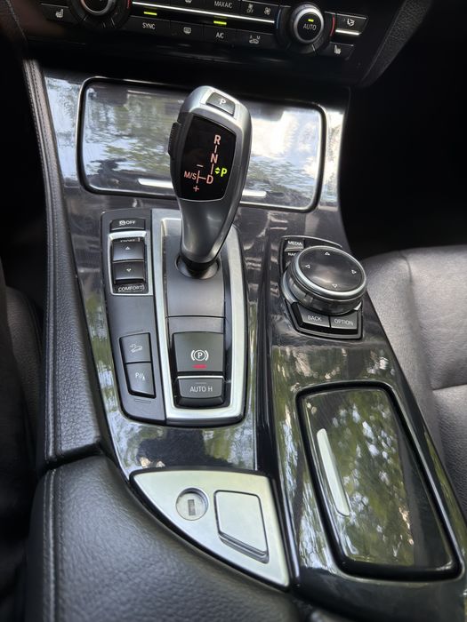 BMW 525xD LCI 2014 - 218cp - 3 Butoane