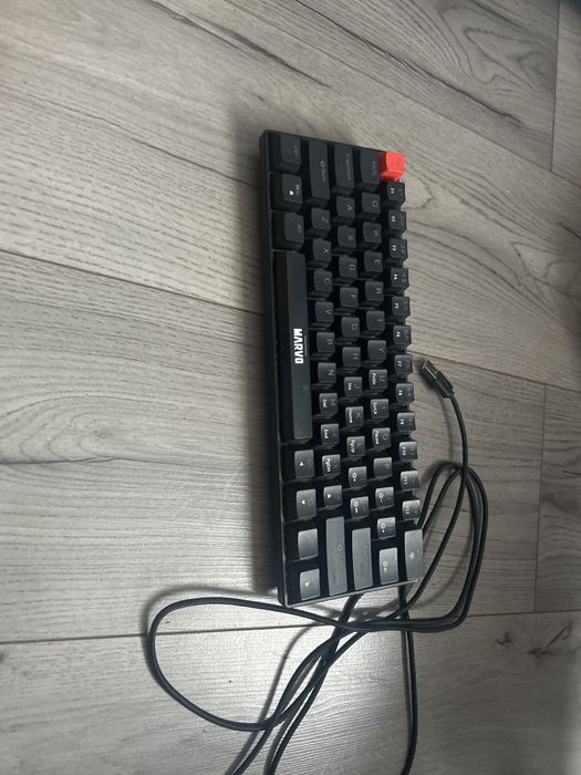 Vand  tastatura cu lumini