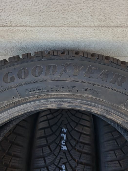 Зимни гуми 4 броя GOODYEAR UltraGrip9+ 205 55 R16 дот 3022