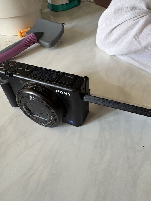 Продам блоггерскую камеру Sony zv-1