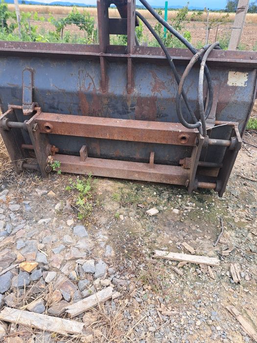 Încărcător, cupă stil crocodil