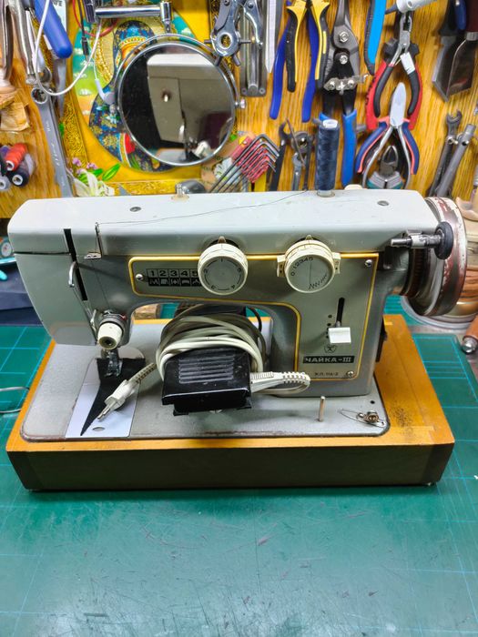 Продам швейная машинка Чайка 3