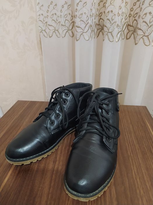 Продам женские ботиночки