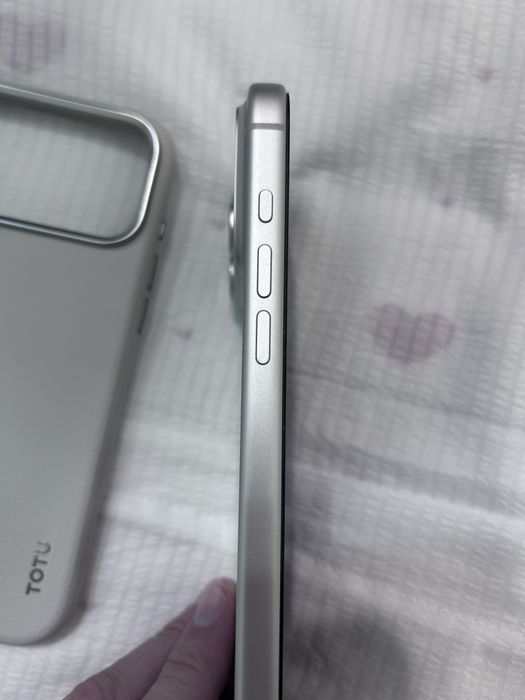 Продам айфон 17 pro max на 256. Акб 100