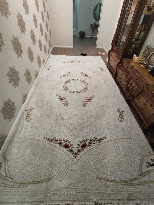 Продаётся ковёр.