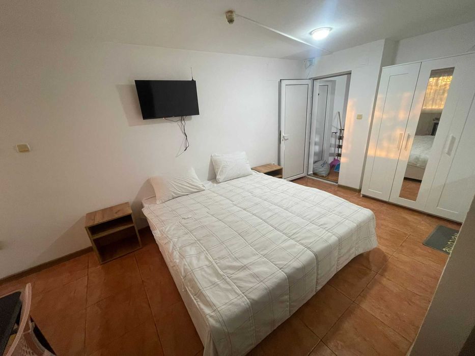 Дава се под наем Едностаен апартамент в Варна, м-т Сотира - 40 кв.м за 204 € - Снимка #2