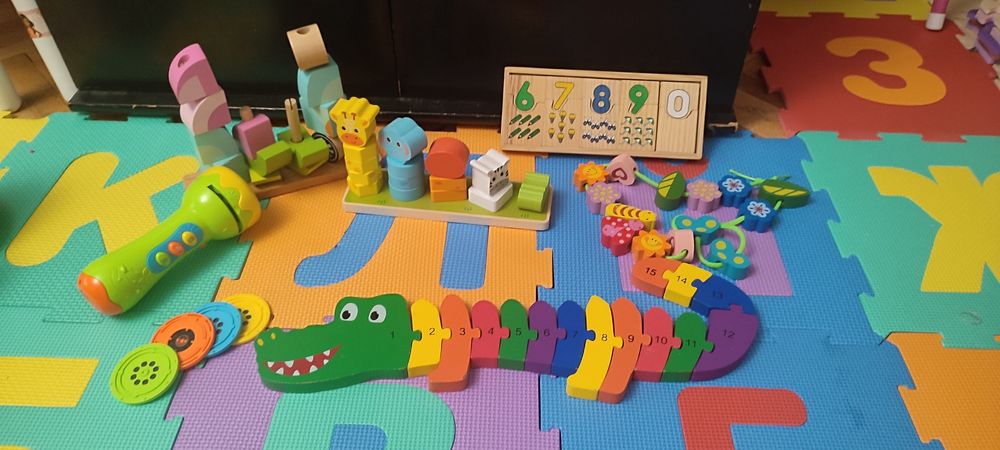 Нови Играчки,/сортери/пъзели