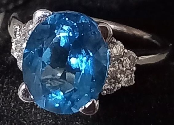 24 Брилианта Топаз природный.