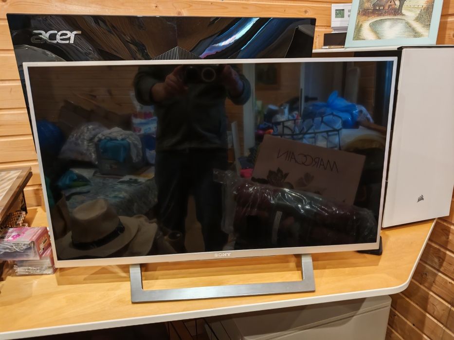 Vând TV Sony 82"