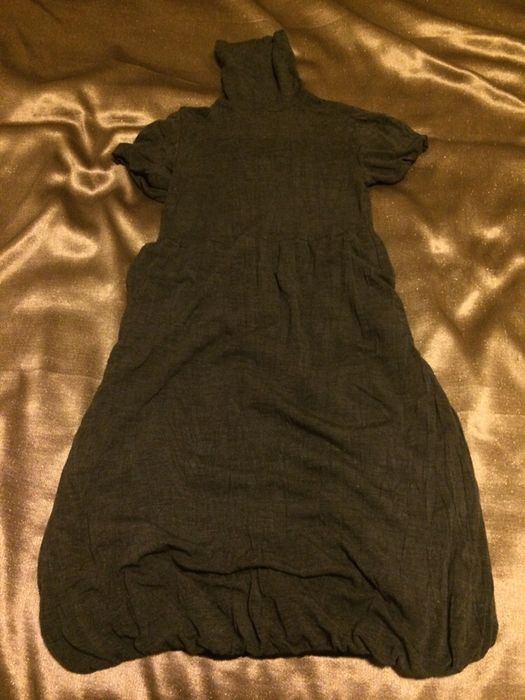 Тъмно синьо болеро на Mango;Тъмно сива рокля