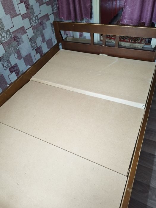 Кровать с матрасом
