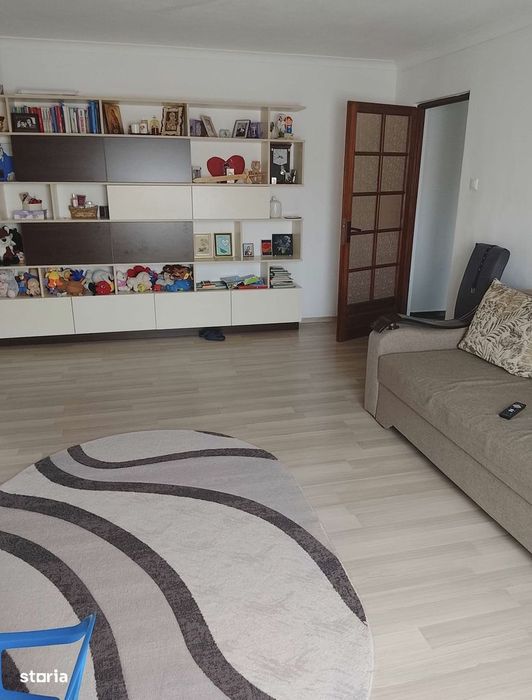 Apartament cu 3 camere, 67 mp, et. 3 din 4, St. Fagarasului , Micro 16 — fotografia 2