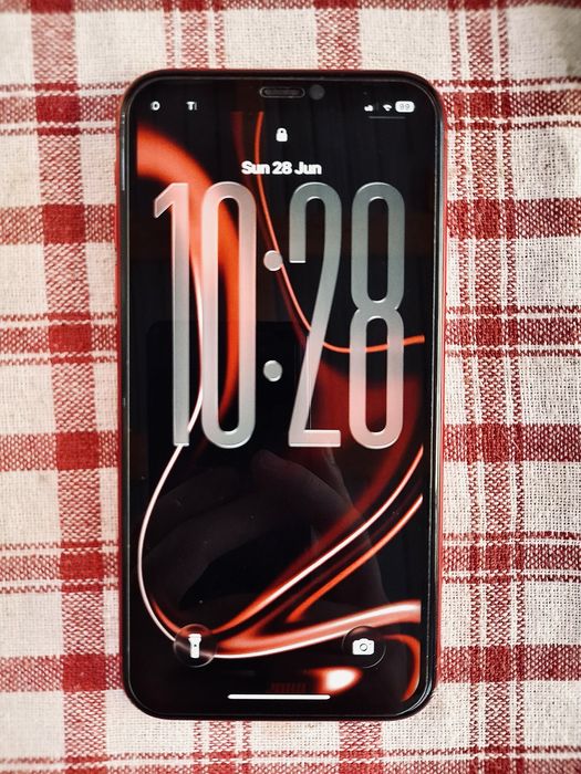 iphone 11 red.