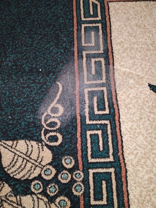 Ковер 3 на 5 есть небольшой дефект