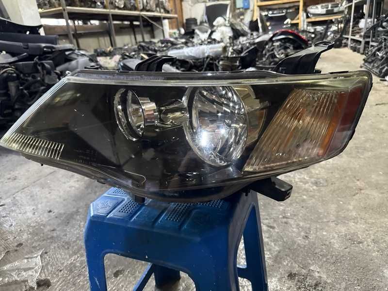 Фара галогеновая Mitsubishi Outlander CW5W