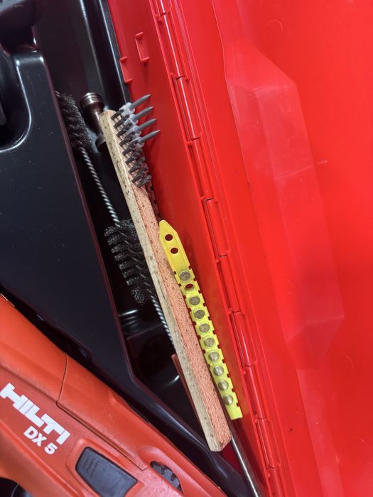 Pistol cuie HILTI DX76