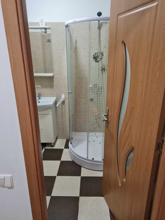 Inchiriez apartament cu 3 camere