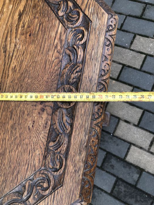 Masă veche de colecție